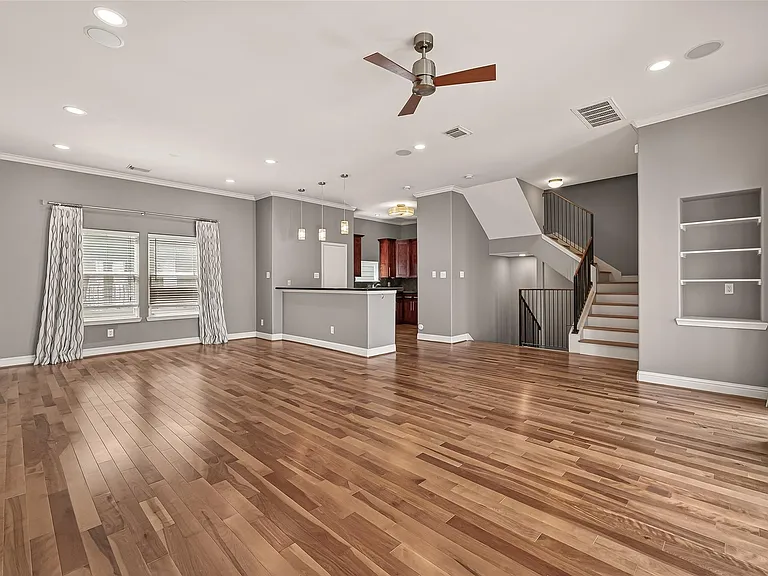 1107 Saint Charles St — Photo 11