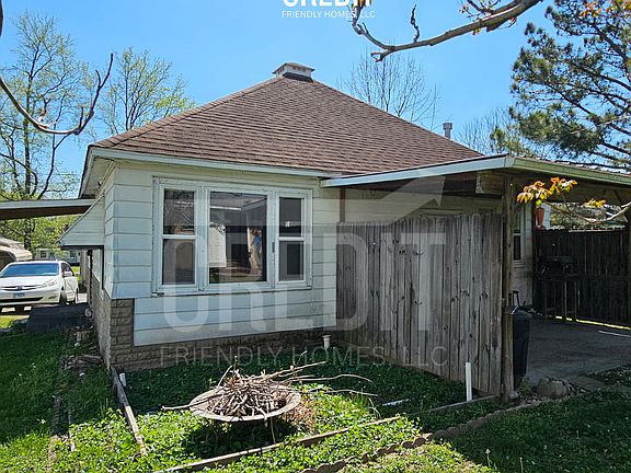 3rd image of 102 E 4th St