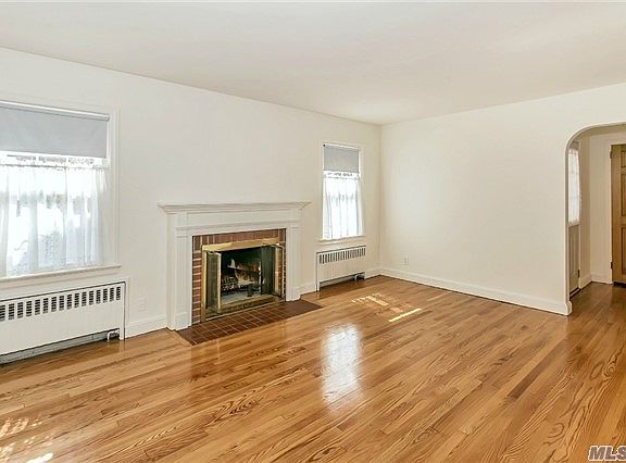 4th image of 2373 Rockville Centre Pkwy