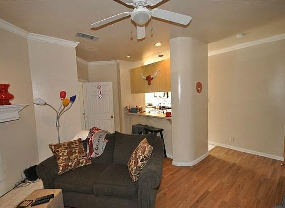3rd image of 905 W 22nd 1/2 St APT 303