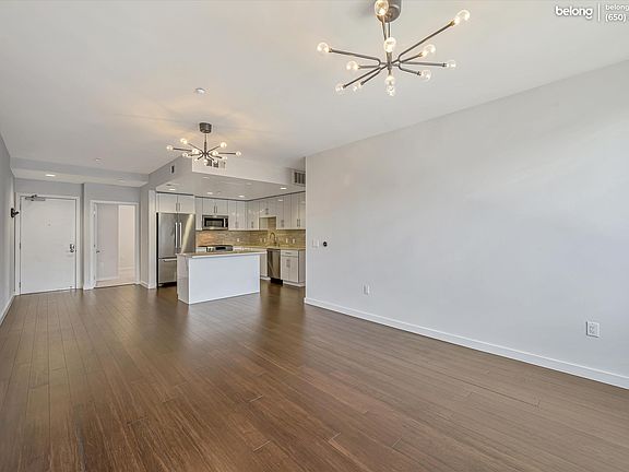 4th image of 501 Hudson Ave #303