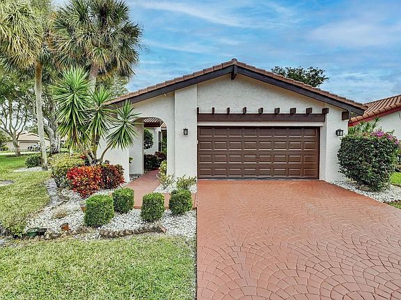 3rd image of 5649 Lakeview Mews Dr