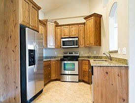 4th image of 2194 N Hillcrest Dr