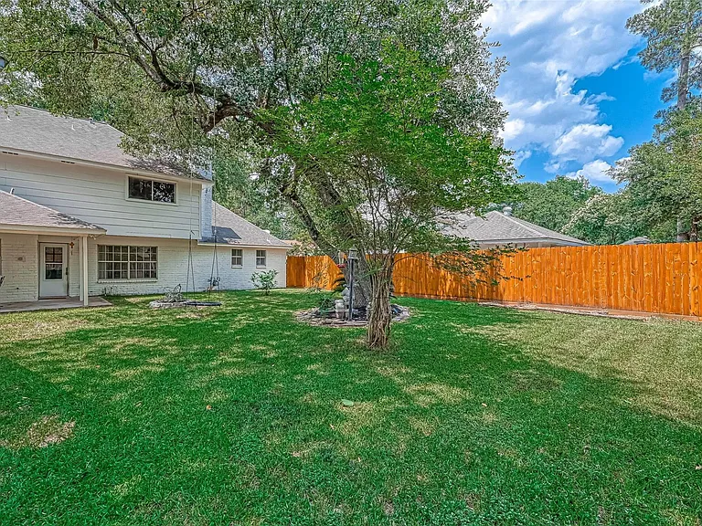 711 Lodgehill Ln — Photo 4