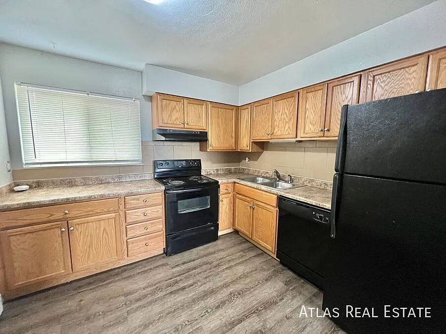 2913 Straus Ln #4