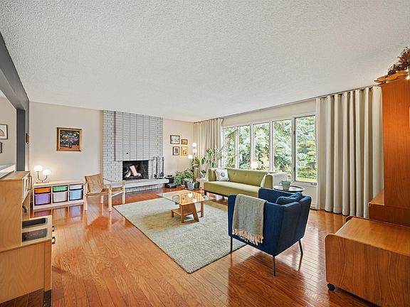 3rd image of 11329 33a Ave NW