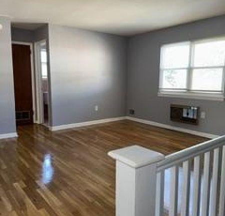 5th image of 228 Marion St #2
