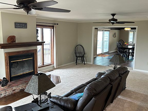 3rd image of 112 Lakeview Ln
