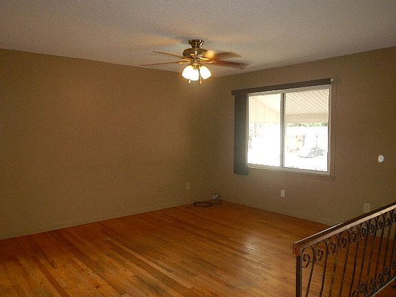 4th image of 129 Teresa Ave
