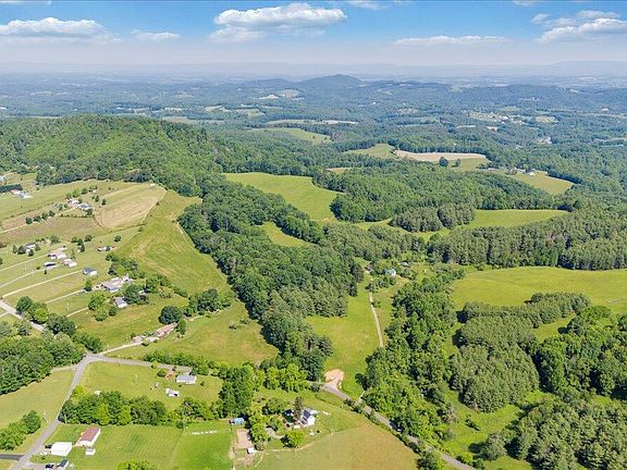 5th image of 563 Dusty Rock Rd NW