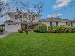 31 Clymer St, Port Jefferson Station, NY 11776