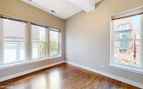 3rd image of 1916 N Lincoln Ave APT 301