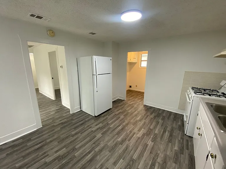 2310 Santa Maria St — Photo 7