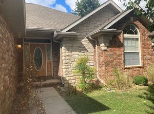 3191 W Melbourne St, Springfield, MO 65810