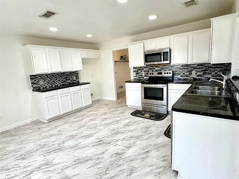 8435 Resada Park Ln — Photo 9