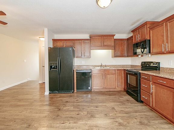 3rd image of 1720D Thistlewood Dr