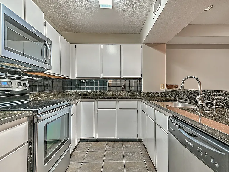 109 Beechnut St #4 — Photo 12
