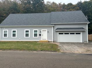 104 North St #B, Guilford, CT 06437