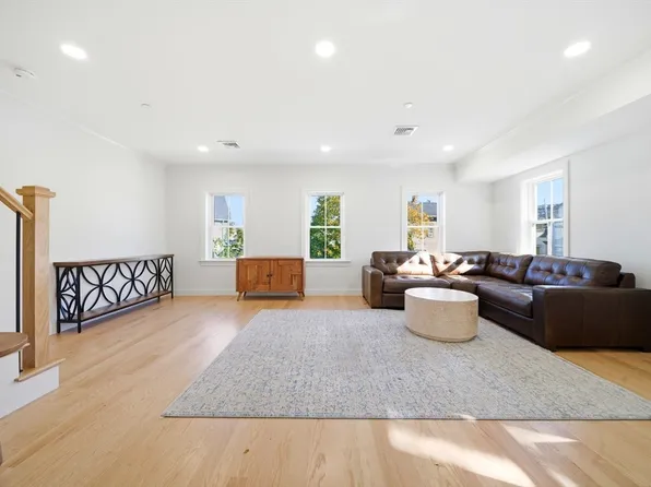 50 N Payne St #4, Quincy, MA 02169