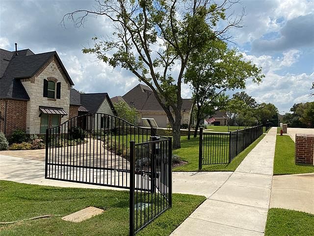 2nd image of 116 Falcon Crest Dr