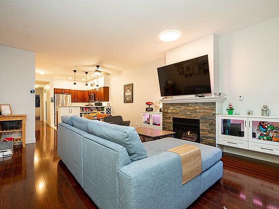 4th image of 221 Ash St #7