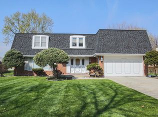 8S276 Adams St, Darien, IL 60561