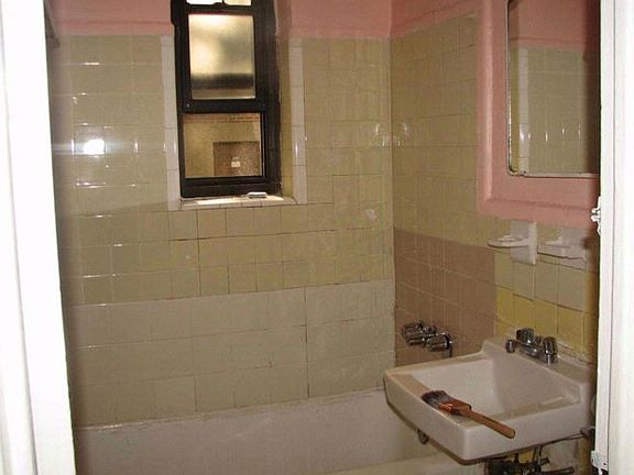 4th image of 7904 147th St APT A5