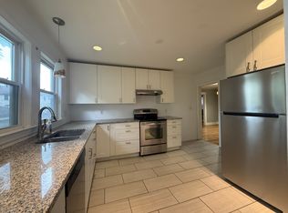 9 Taylor St #1, Quincy, MA 02170