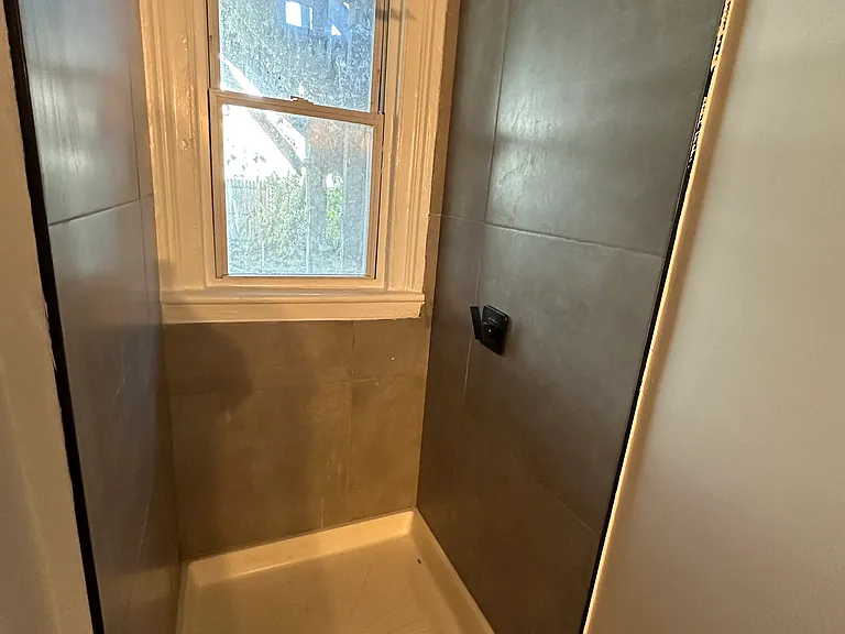515 Jane St #1L — Photo 12