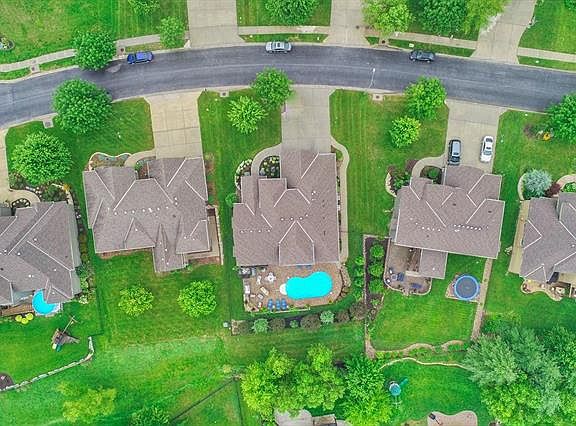 4th image of 1712 NE Lashbrook Dr