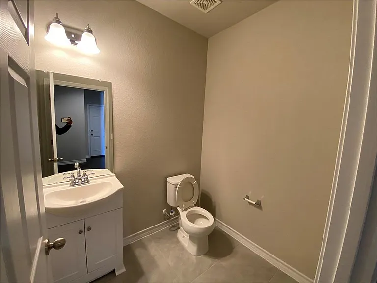 5904 Daly Dr — Photo 10