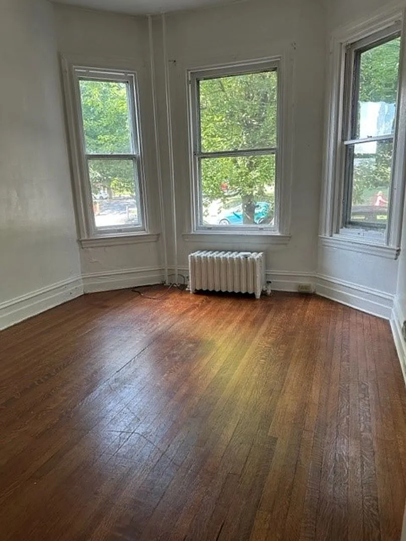 50 North West End Avenue — Photo 2