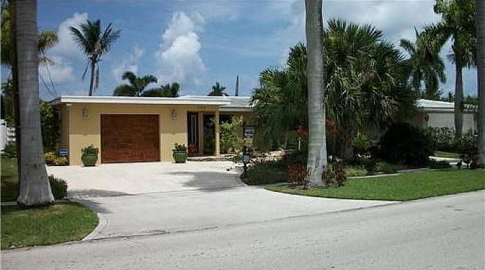 1st image of 620 NW 15th Mnr