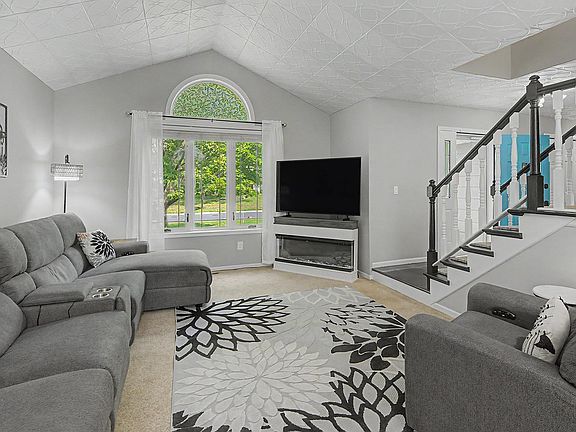 4th image of 1705 Rushmore Dr