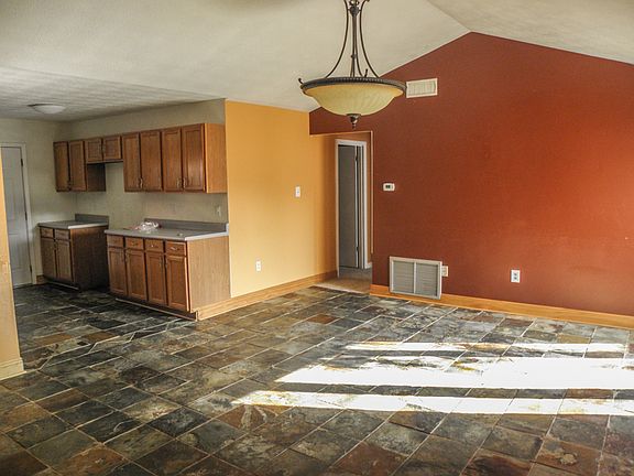 4th image of 122 Gardenia Ln