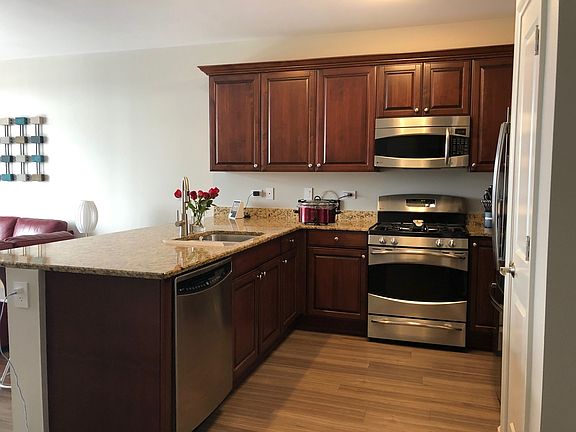 4th image of 50 N Northwest Hwy Unit 404