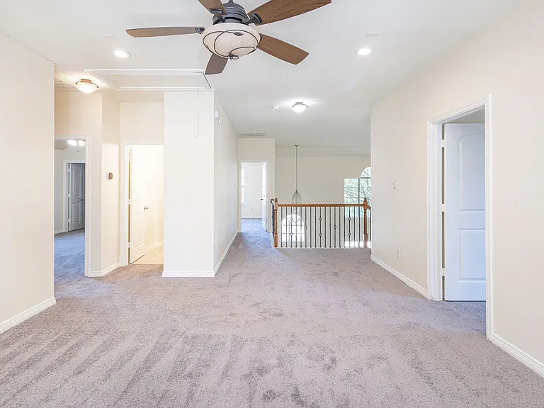 2905 Preston Ln — Photo 14