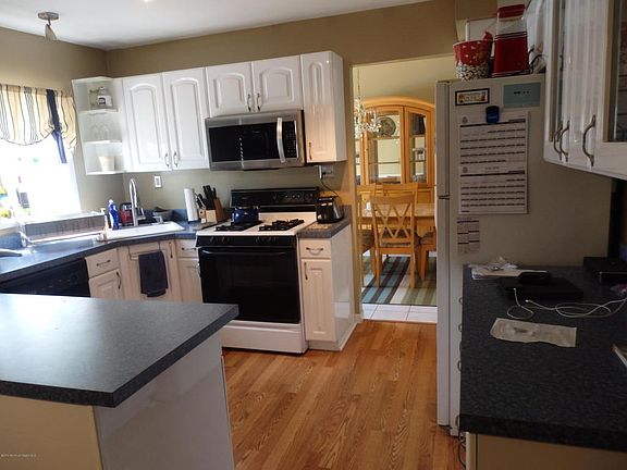 4th image of 1109 Carlow Dr