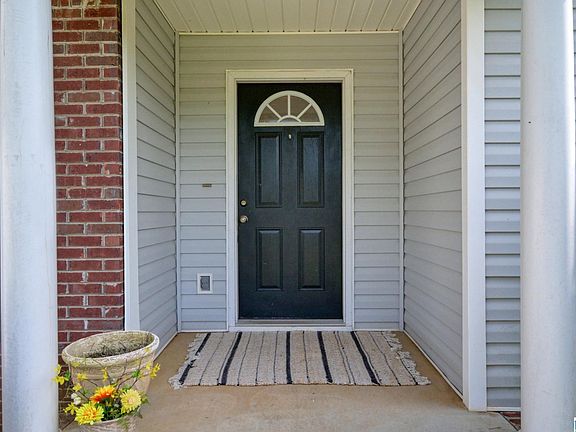 2nd image of 506 Bernard Couch Dr