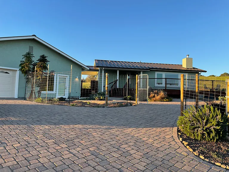 Oak Springs Ln — Photo 1