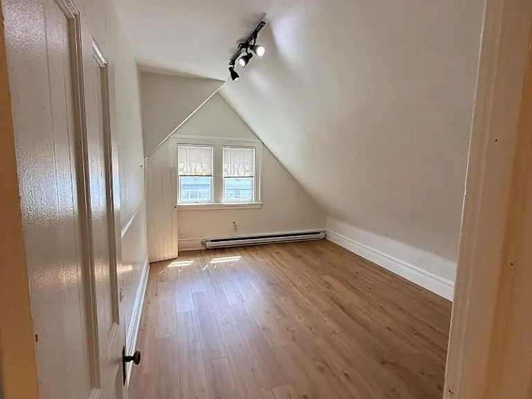 100 Main St #6 — Photo 11