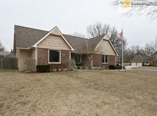 8959 Juniper St, Prairie Village, KS 66207