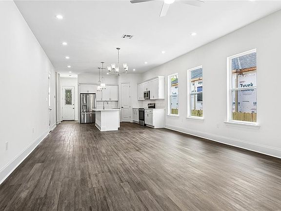 4th image of 14 Fairlane Dr