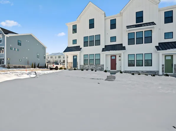 16567 Honey Locust Dr, Chesterfield, MO 63017