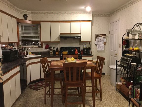 3rd image of 726 Cypress Dr