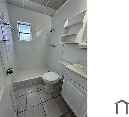 25 SW 10th St #4 — Photo 8