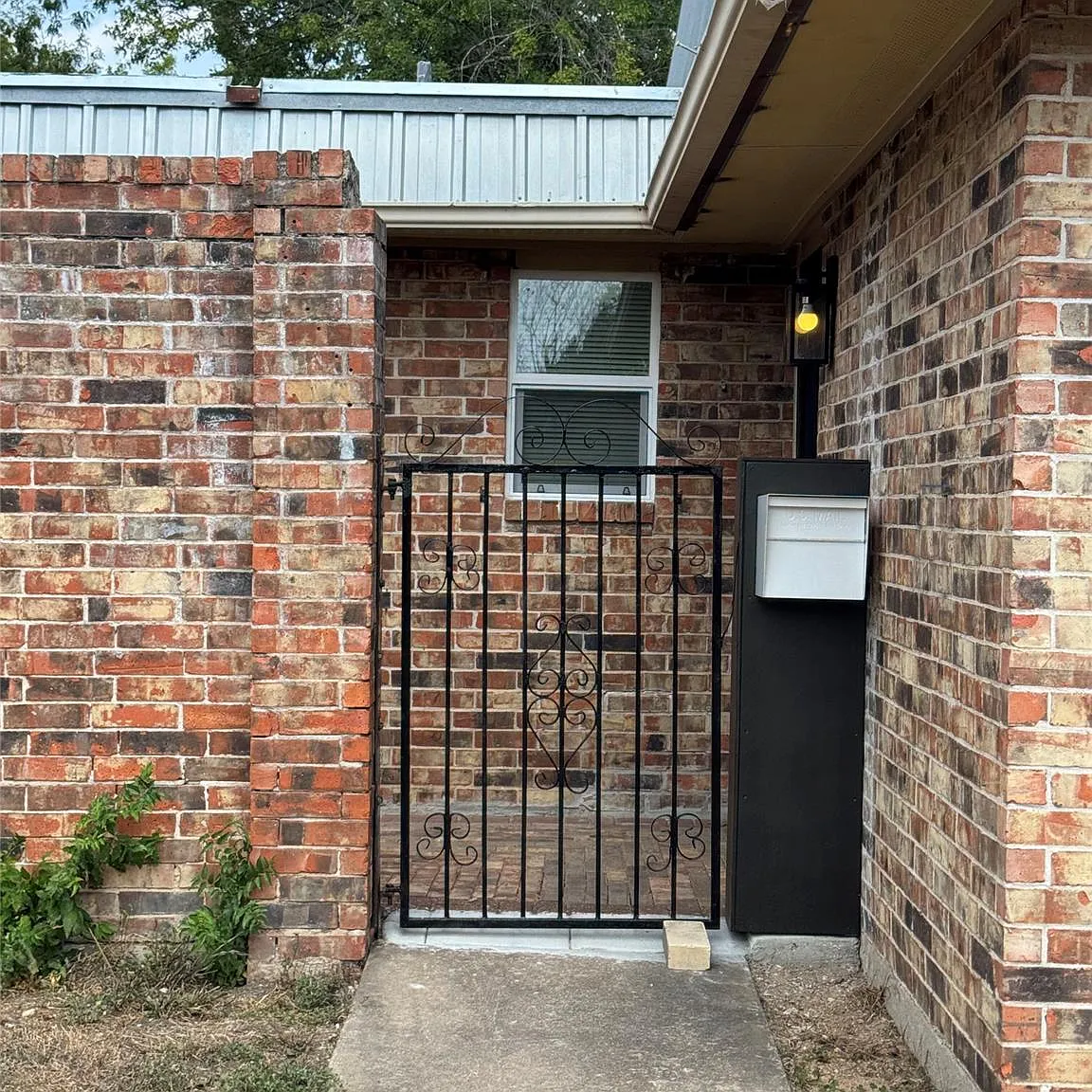 2 bed, 1.5 bath, 2553 sqft, $2,000 — Photo 2