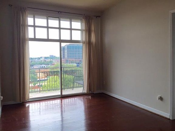 5th image of 711 Cosmopolitan Dr #805