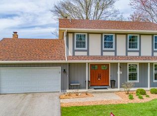 8306 Mending Wall Dr, Woodridge, IL 60517