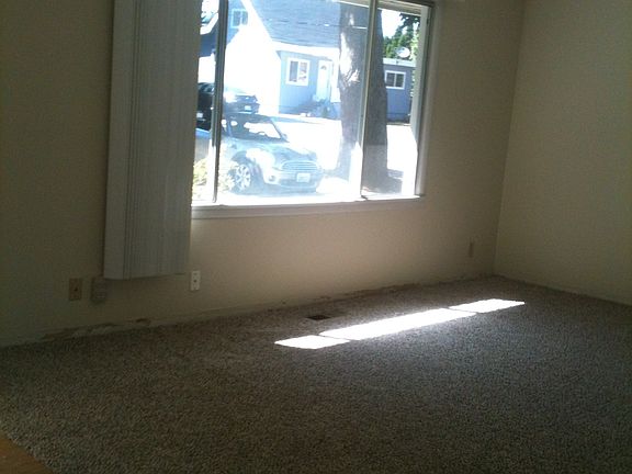 4th image of 3110 C St SE